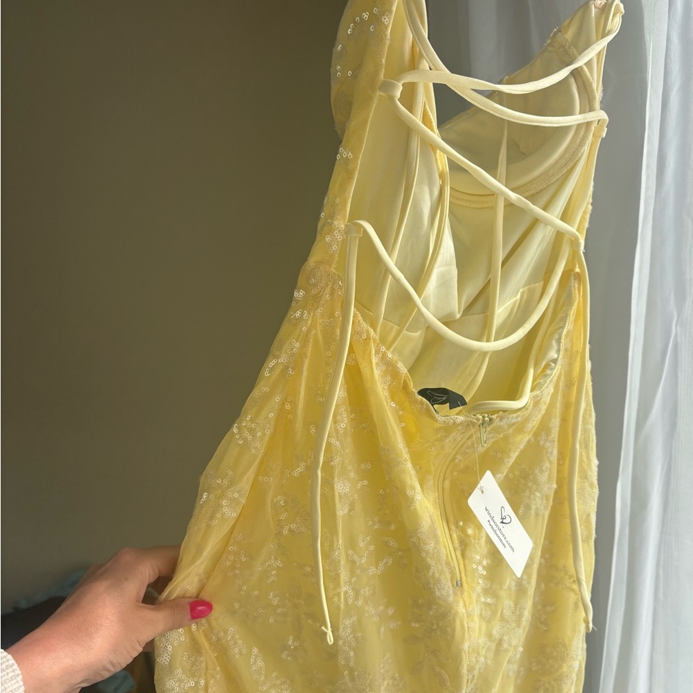 Never worn, PROM READY! Windsor yellow prom dress -Textured Fabric